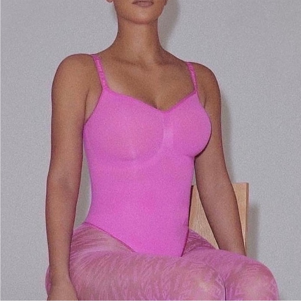 NEW Skims seamless sculpt brief bodysuit - Picture 5 of 11